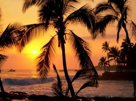 Puesta de sol en una playa hawaiana